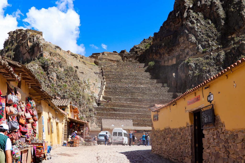 Ruinen von Ollantaytambo von unten