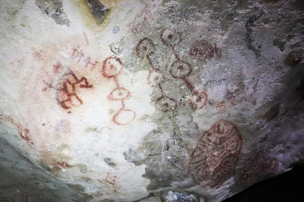 Felsmalerein von Arawak-Indianer in der Fontein Cave