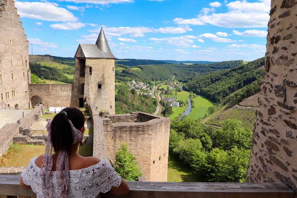 Blick auf das Sûre-Tal von Burg Bourscheid