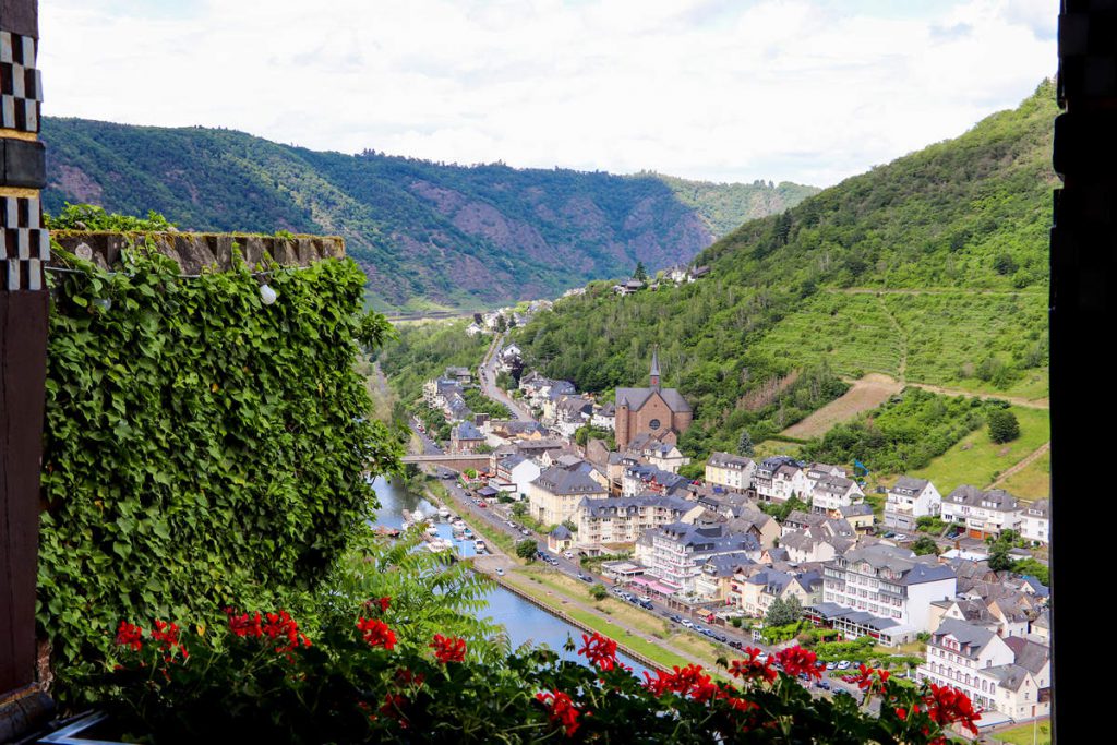 Aussicht auf die Moselpromenade von der Burg Cochem