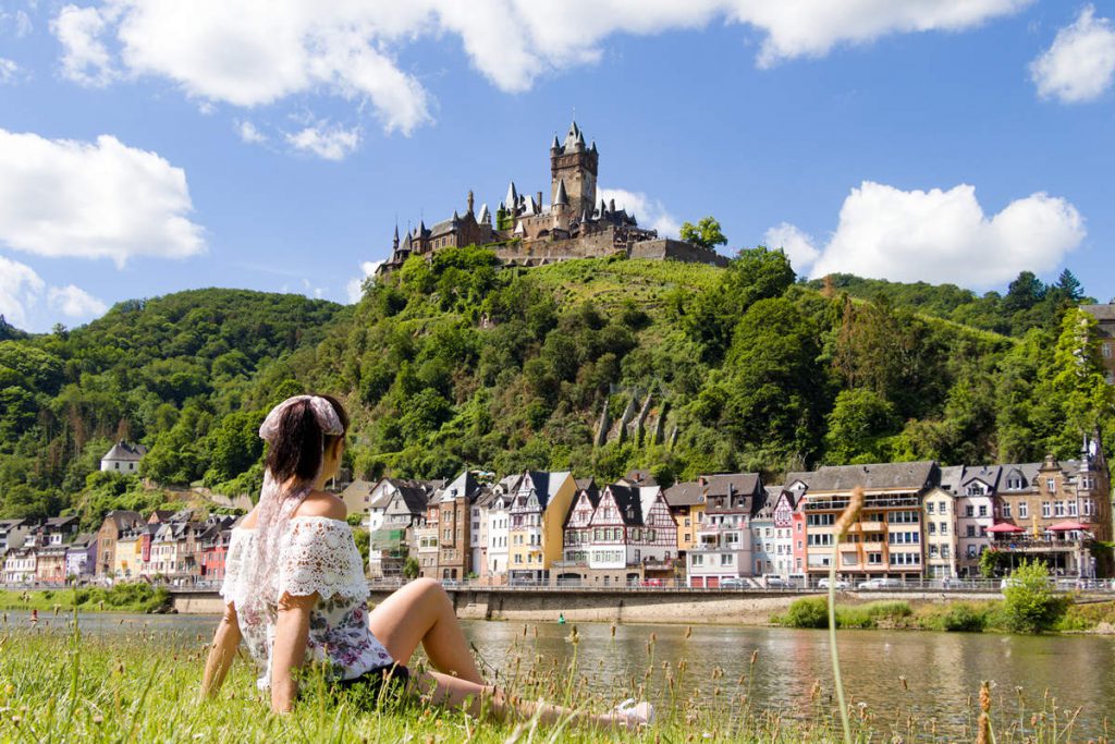 Burg Cochem von der Moselpromenade