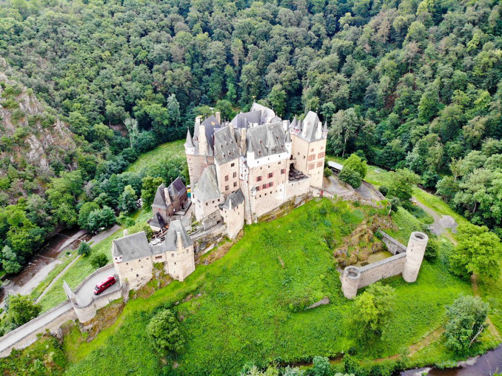Burg Eltz Drohnenaufnahme