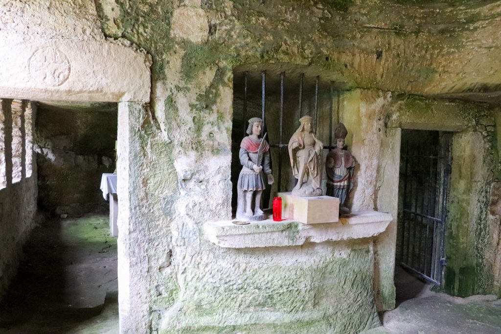 Quirinuskapelle in der Höhle