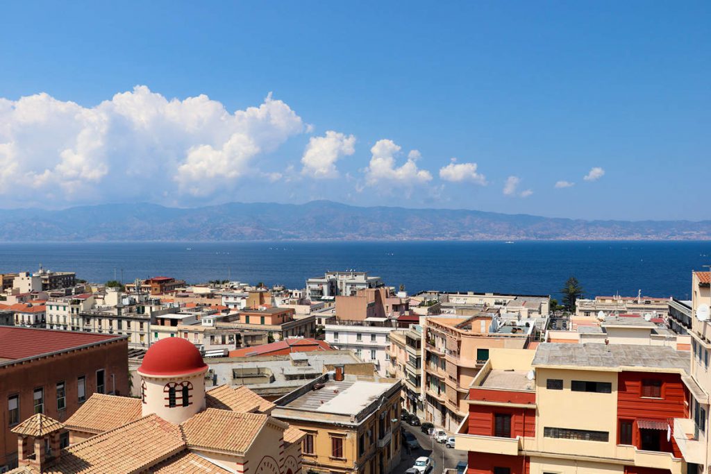 Aussicht auf Sizilien vom Castello Aragonese