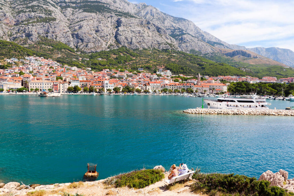 Blick Auf Makarska von der Halbinsel