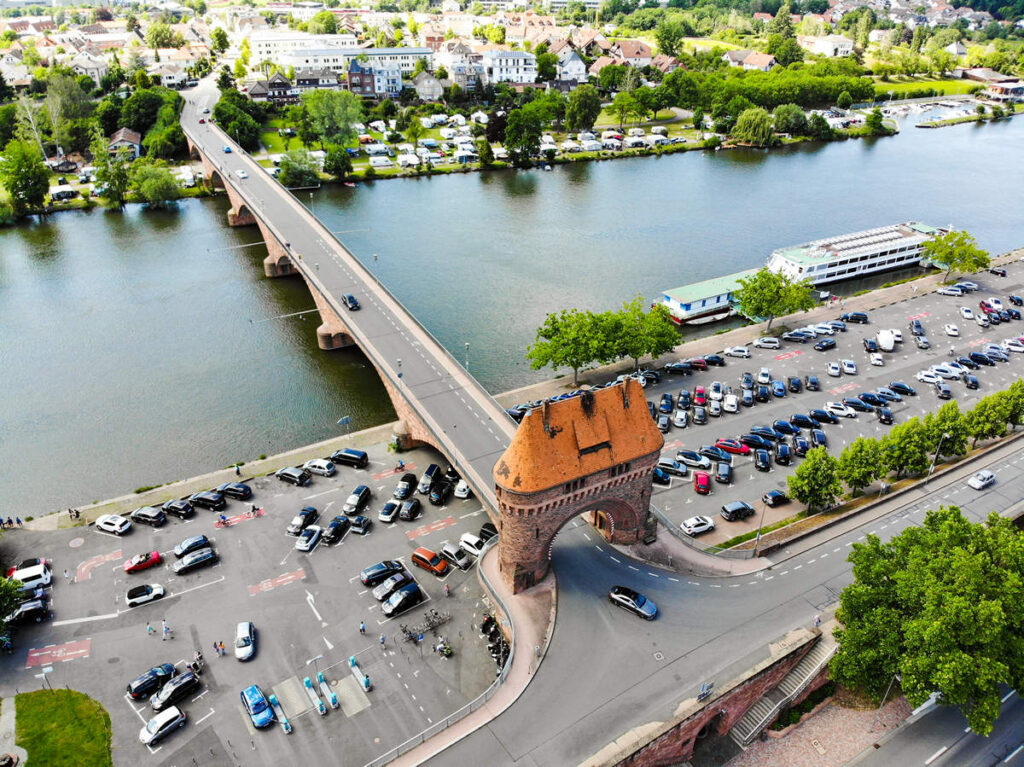 Mainbrücke und Zwillingstor Miltenberg