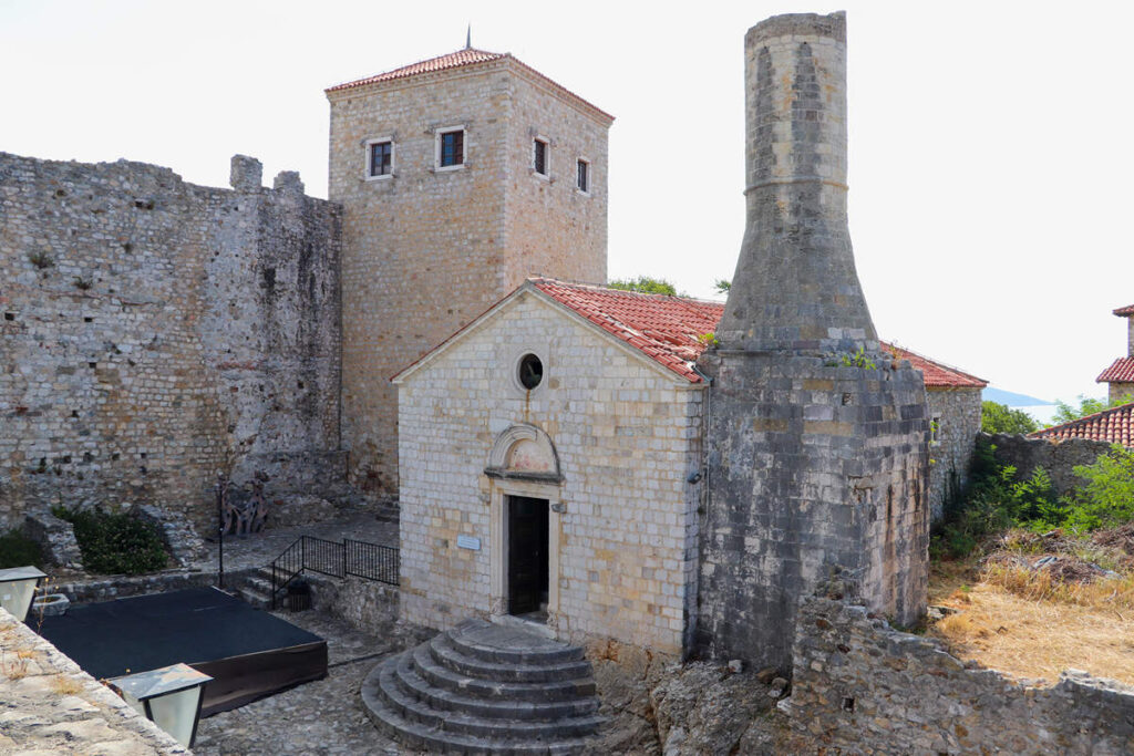 Kirchenmoschee / Archäologisches Museum Ulcinj