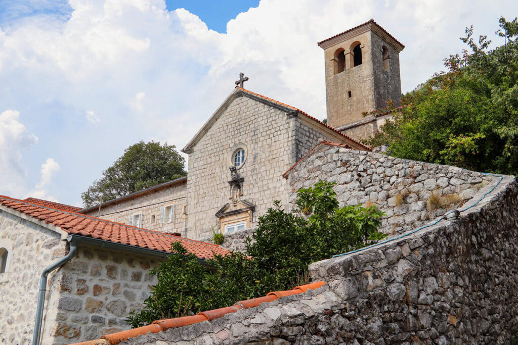Das alte katholische Kloster in Perast, Montenegro