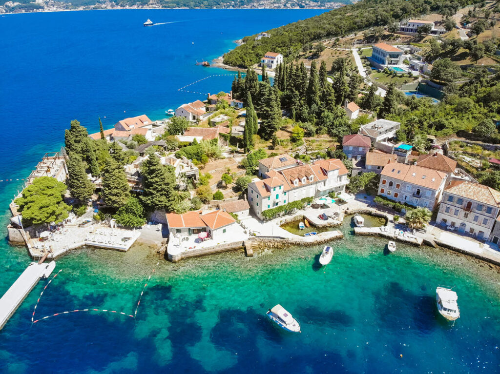 Strand Rose, Montenegro