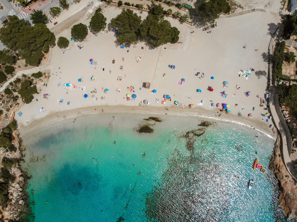 Playa de Portinatx von oben