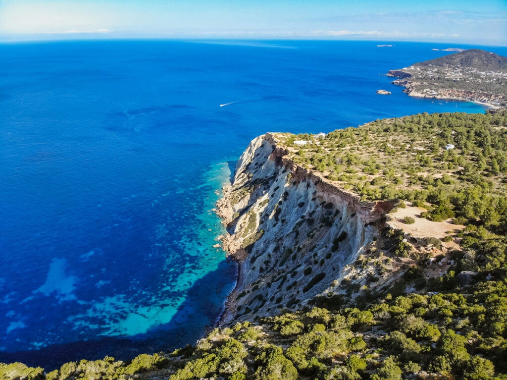 Mirador Es Vedra und die Küste Ibizas von Torre des Savinar