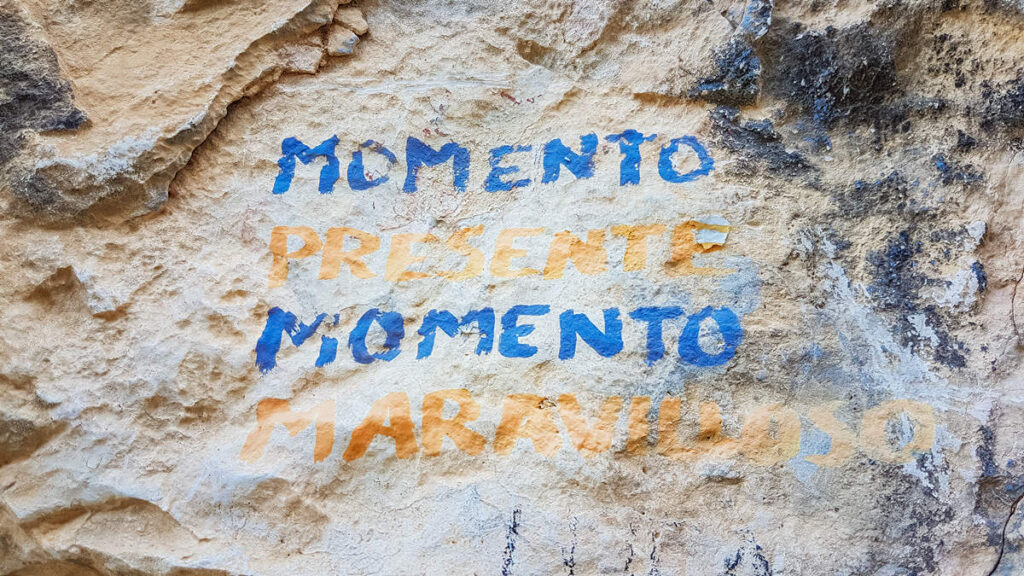 Momento Hippiehöhle