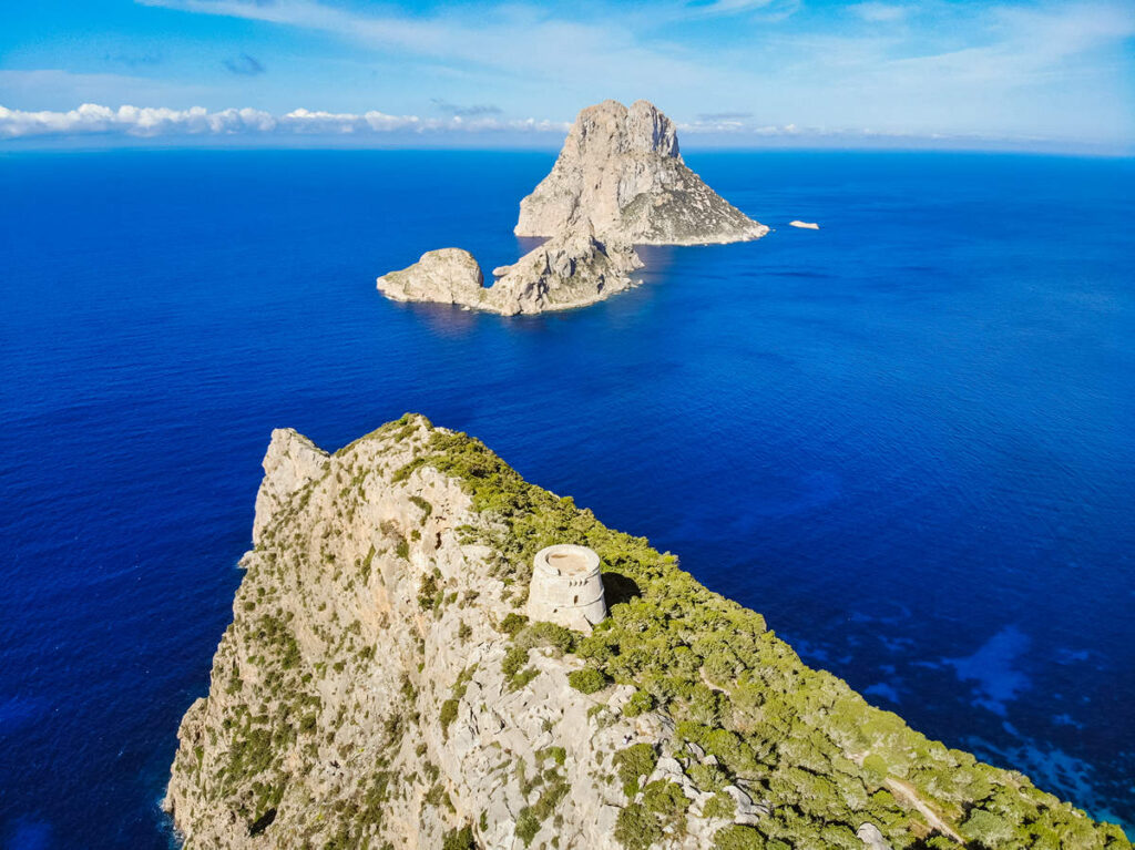 Torre des Savinar sitzt auf der Bergspitze