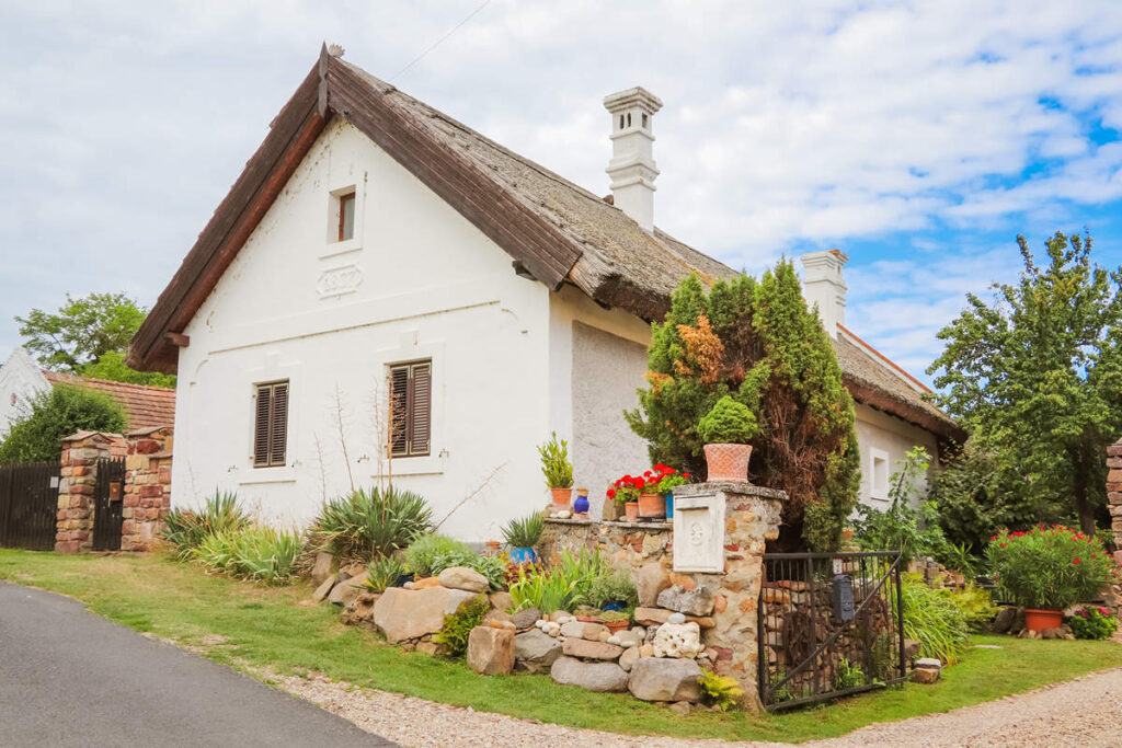 Haus mit Schilfdach Salföld