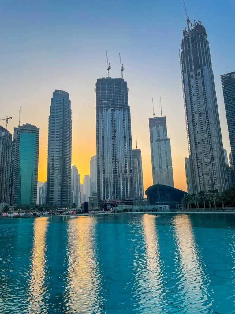 Burj Khalifa Lake beim Sonnenuntergang