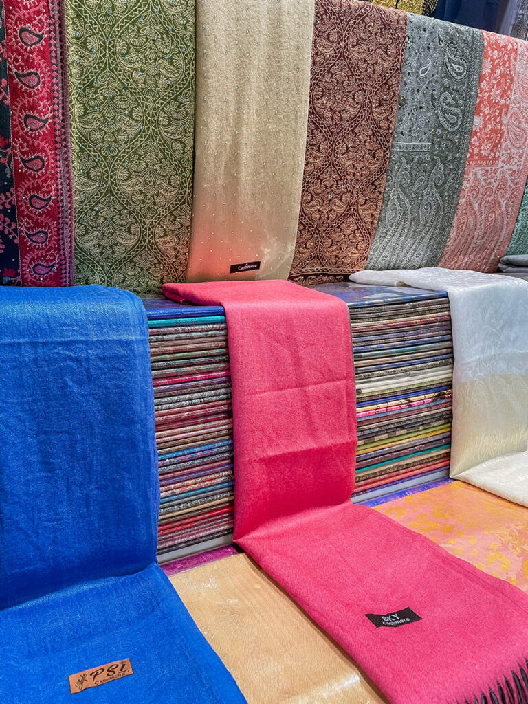 Kaschmierschale Bur Dubai Souk