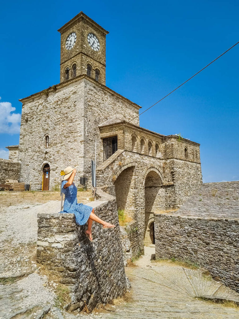 Burg von Gjirokastra mit dem Uhrturm