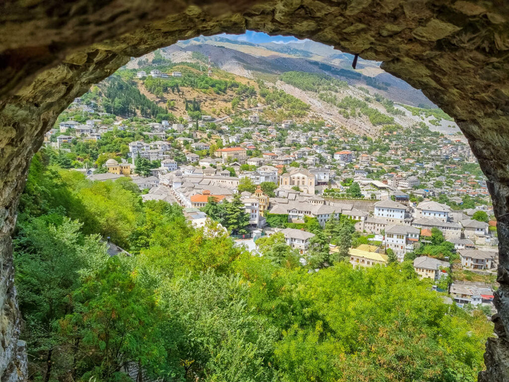 Blick auf Gjirokastra