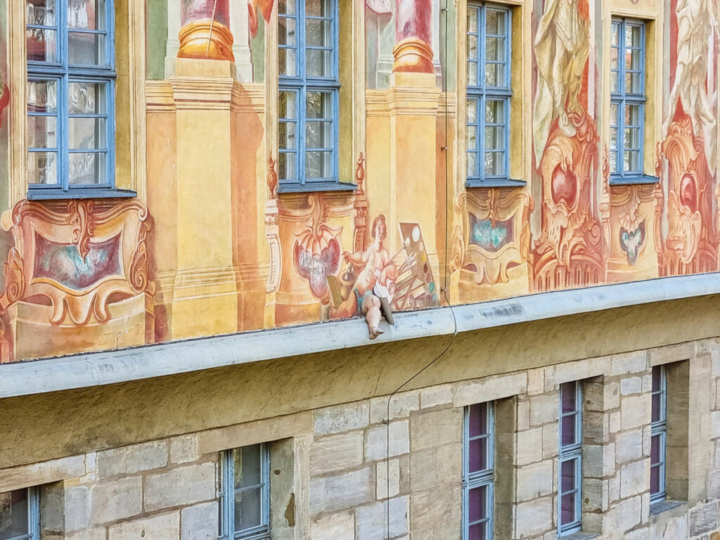 Putte mit dem Bein Altes Rathaus Bamberg