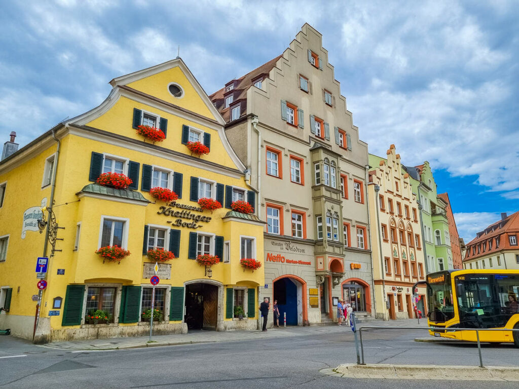 Arnulfsplatz Giebelhäuser Regensburg
