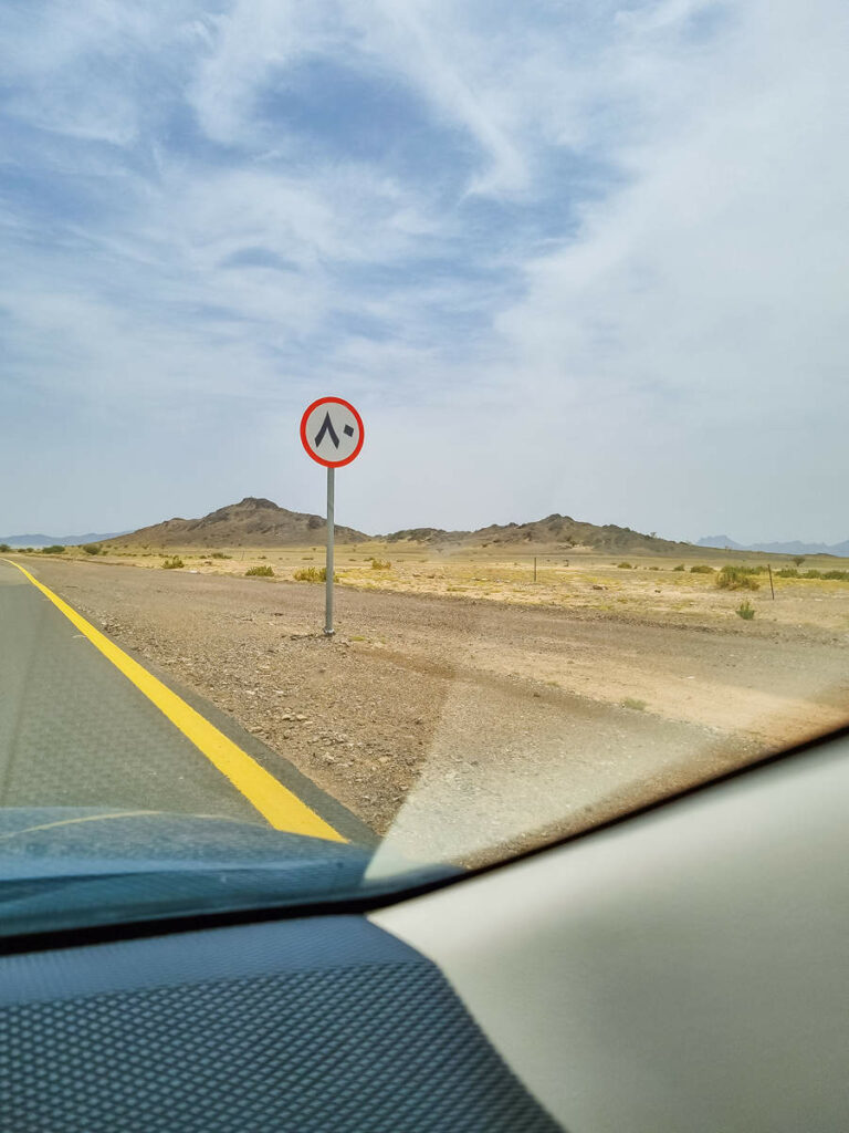Verkehrsschild Geschwindigkeitsbegrenzung Saudi-Arabien