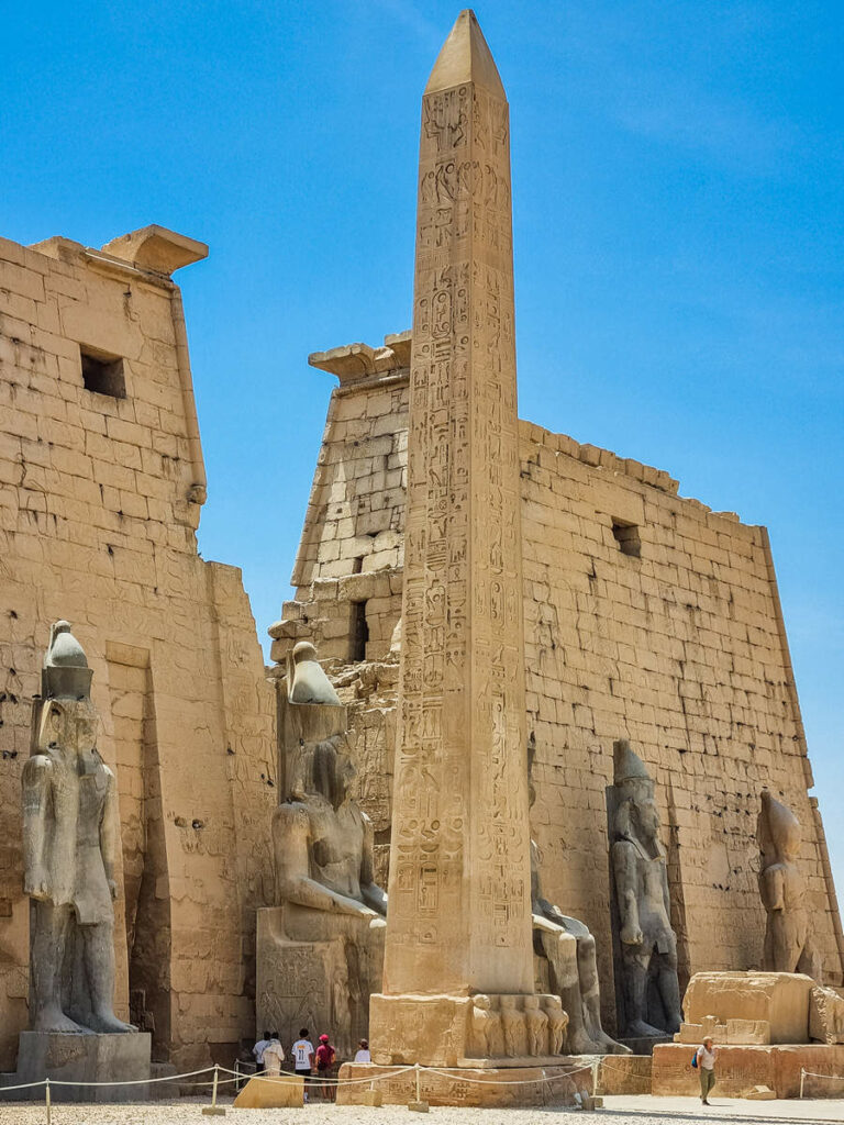 Luxor Tempel mit dem Obelisk