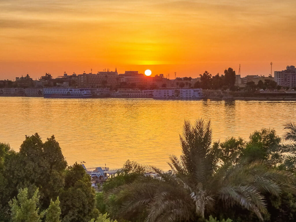 Sonnenaufgang Luxor Spring Hotel