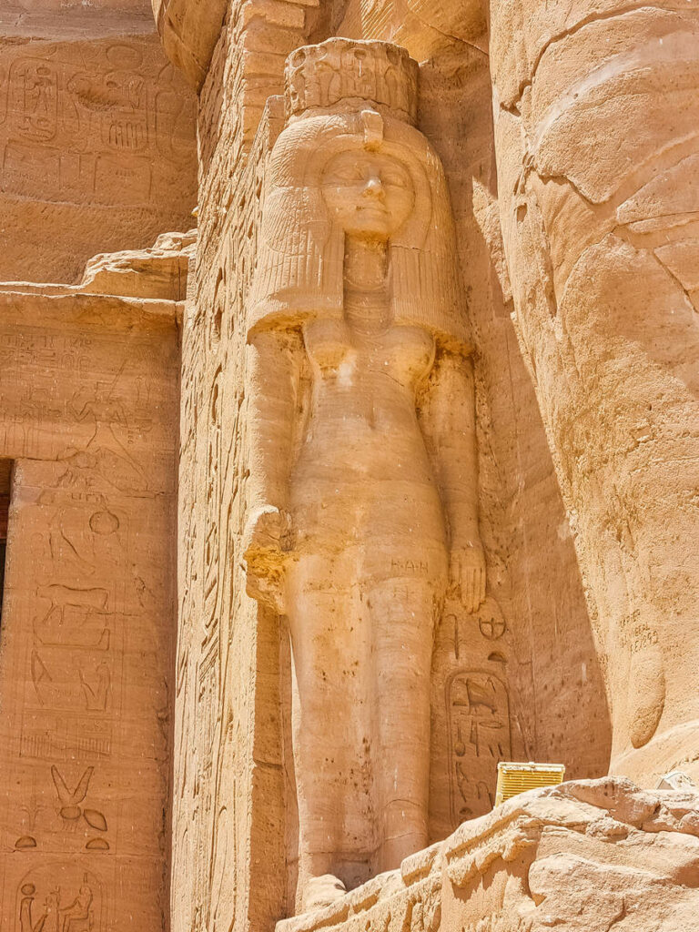 Statue Nefertari Abu Simbel Tempel