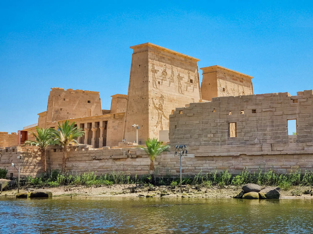 Philae-Tempel vom Wasser