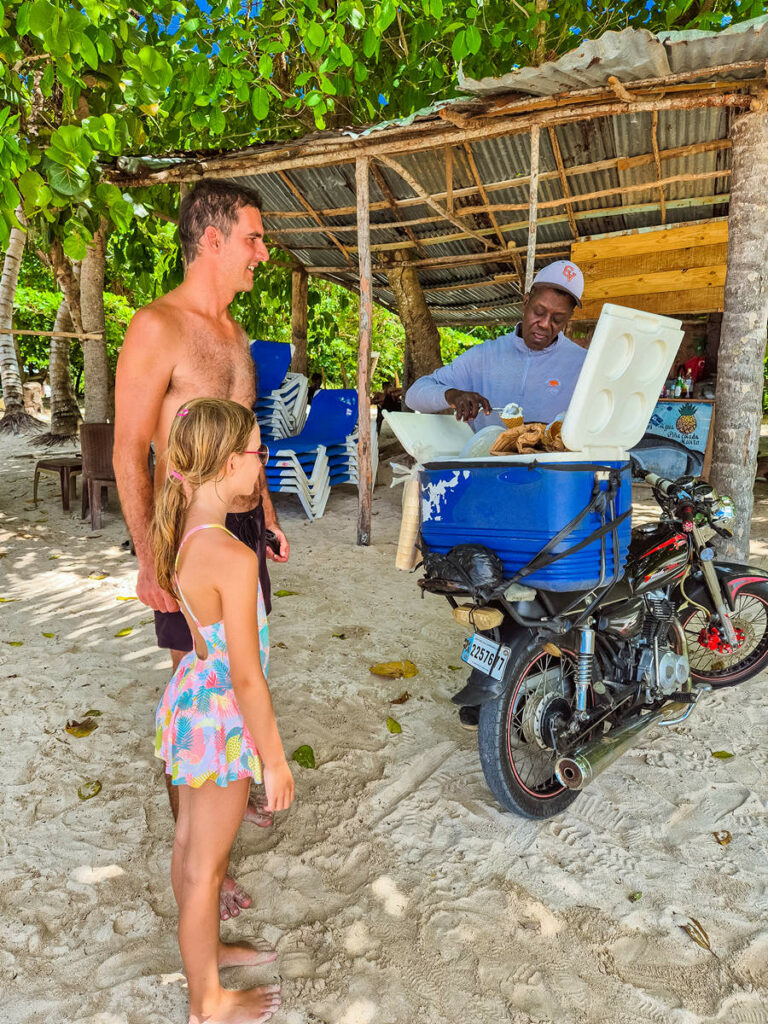 Kokoseis Verkäufer La Playita Beach