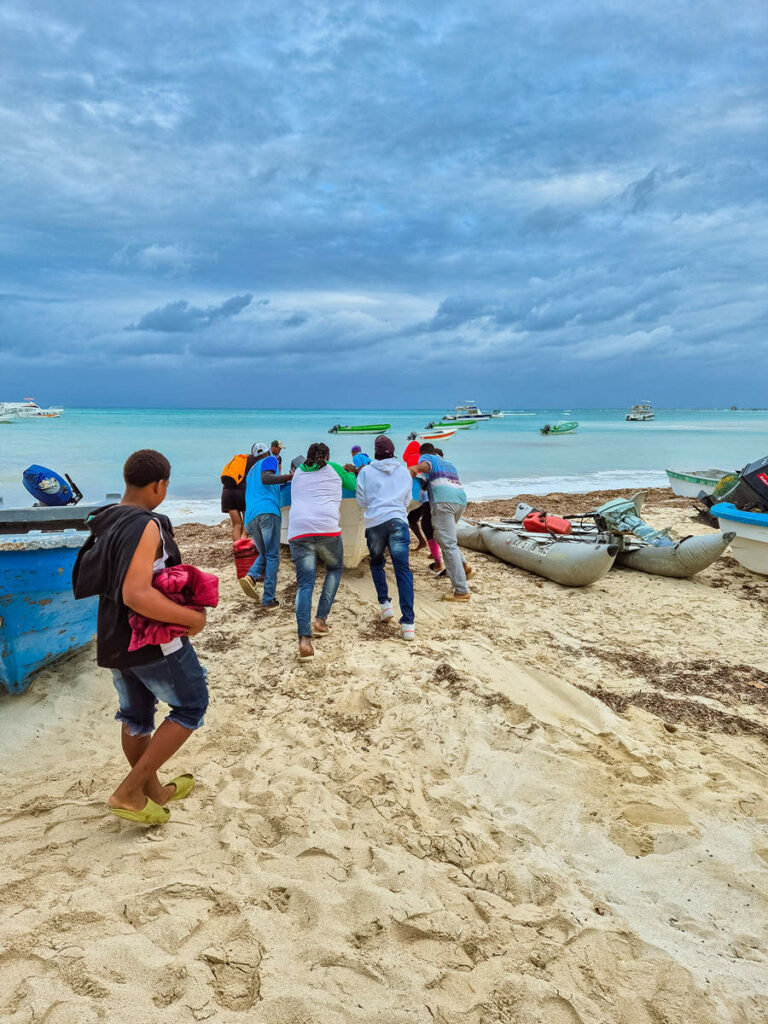 Von Punta Rucia nach Cayo Arena mit Boot