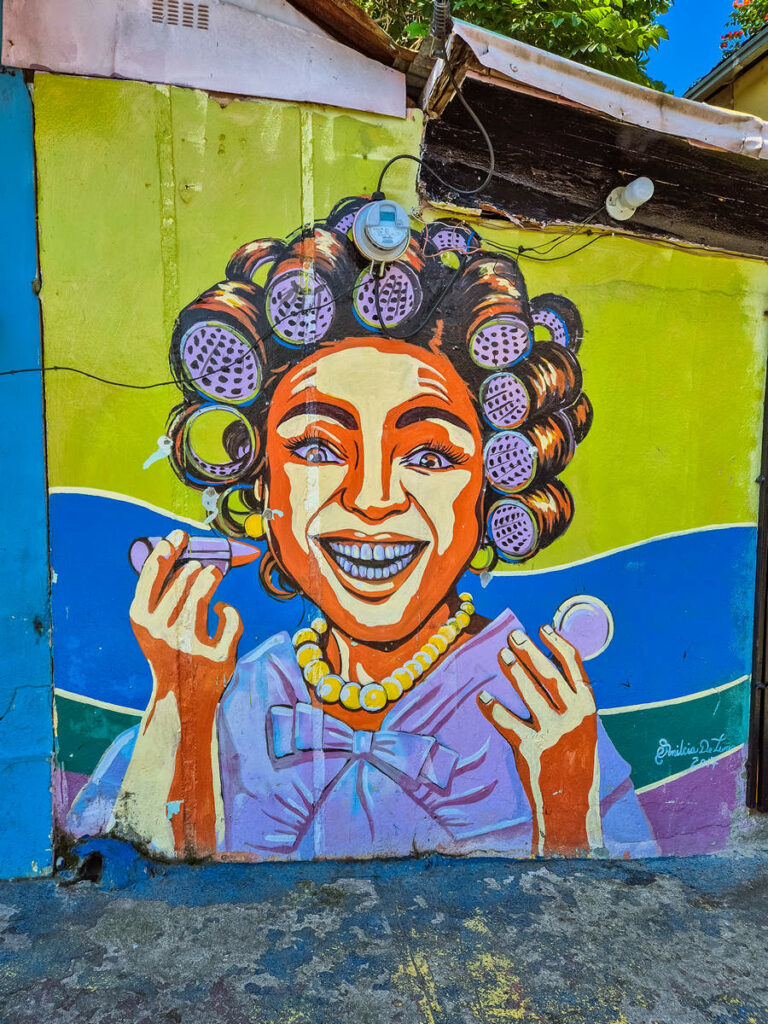 Los Pepines Frau Mural