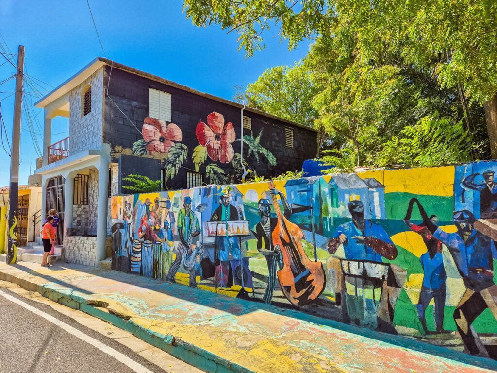Los Pepines Murals