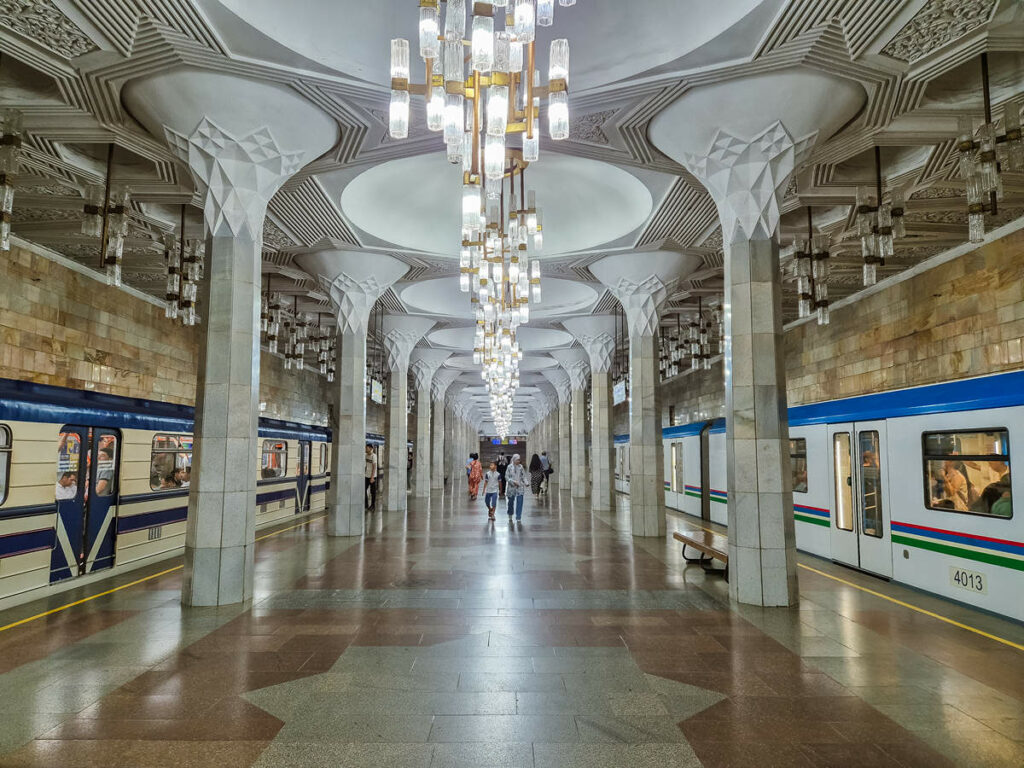 Mustakillik Maydoni Metro