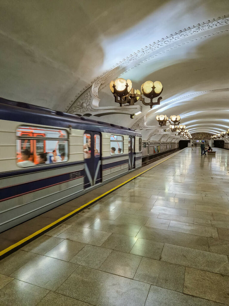 Uzbekiston Metro Haltestelle
