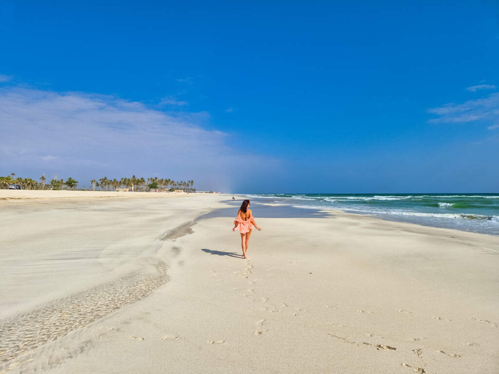 Al Haffa Beach mit weißem Sand