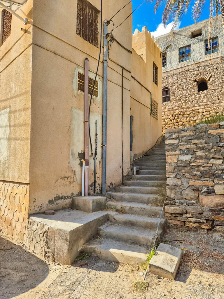 Treppe zum Aljazeera Waterway