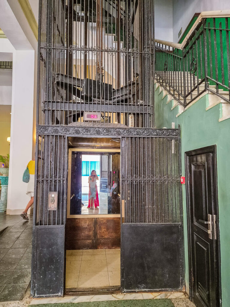 Aufzug im Hotel Ambos Mundos
