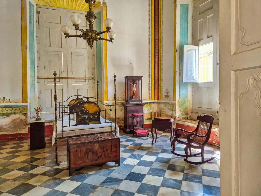 Palacio Cantero mit alten Möbeln