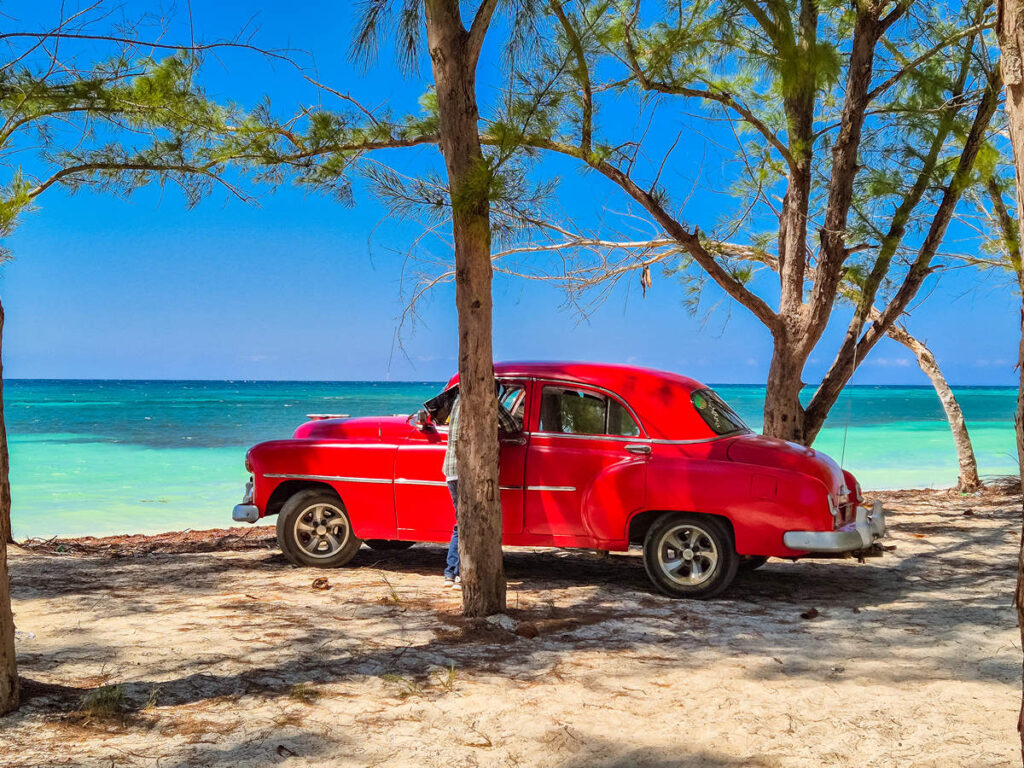 Cayo Jutías Beach Oldtimer
