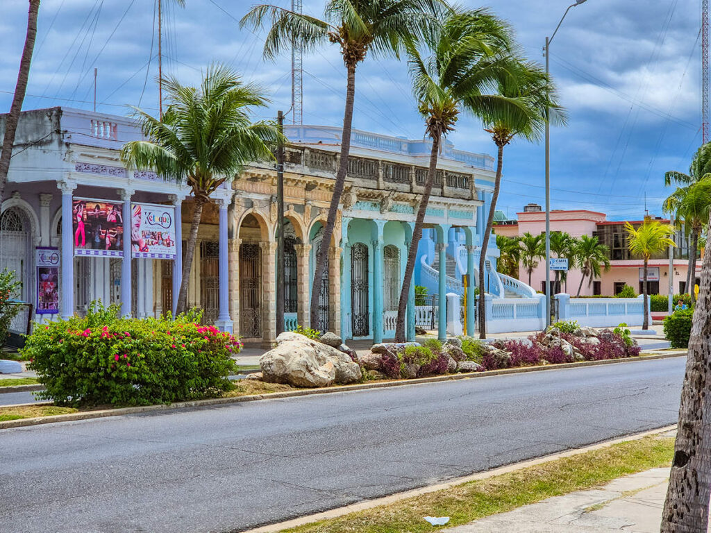 Bunte Häuser Malecón von Cienfuegos