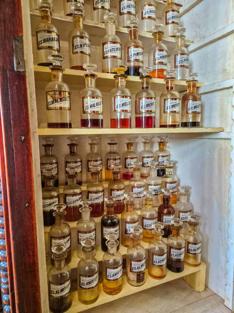 Museo Farmacéutico medizinische Flasschen