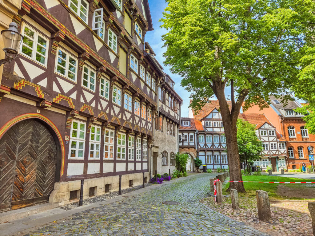 Hinter der Magnikirche