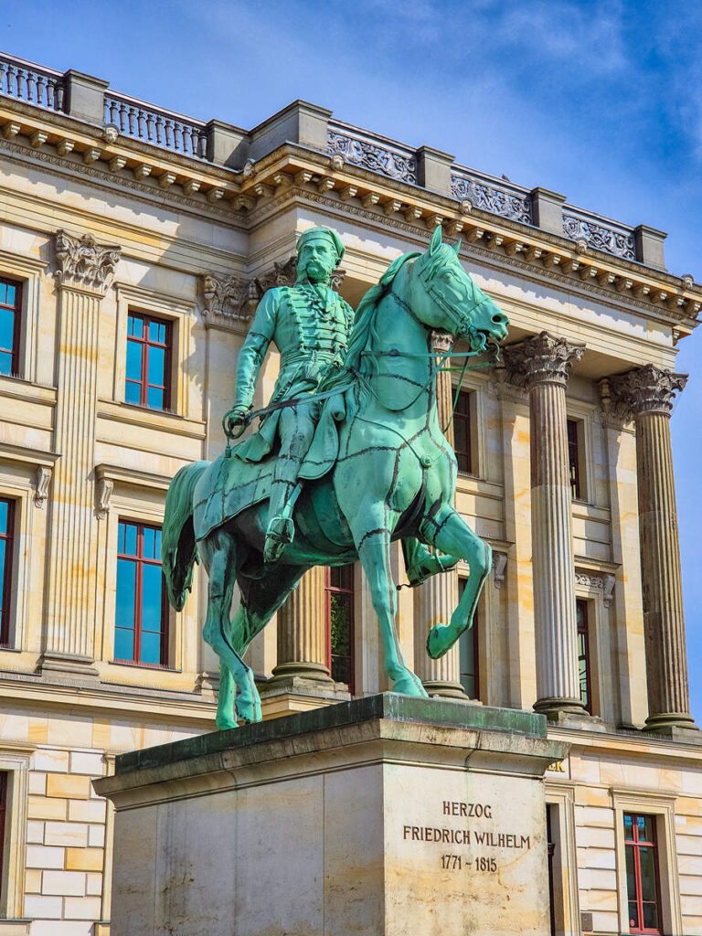 Statue von Herzog Friedrich Wilhelm
