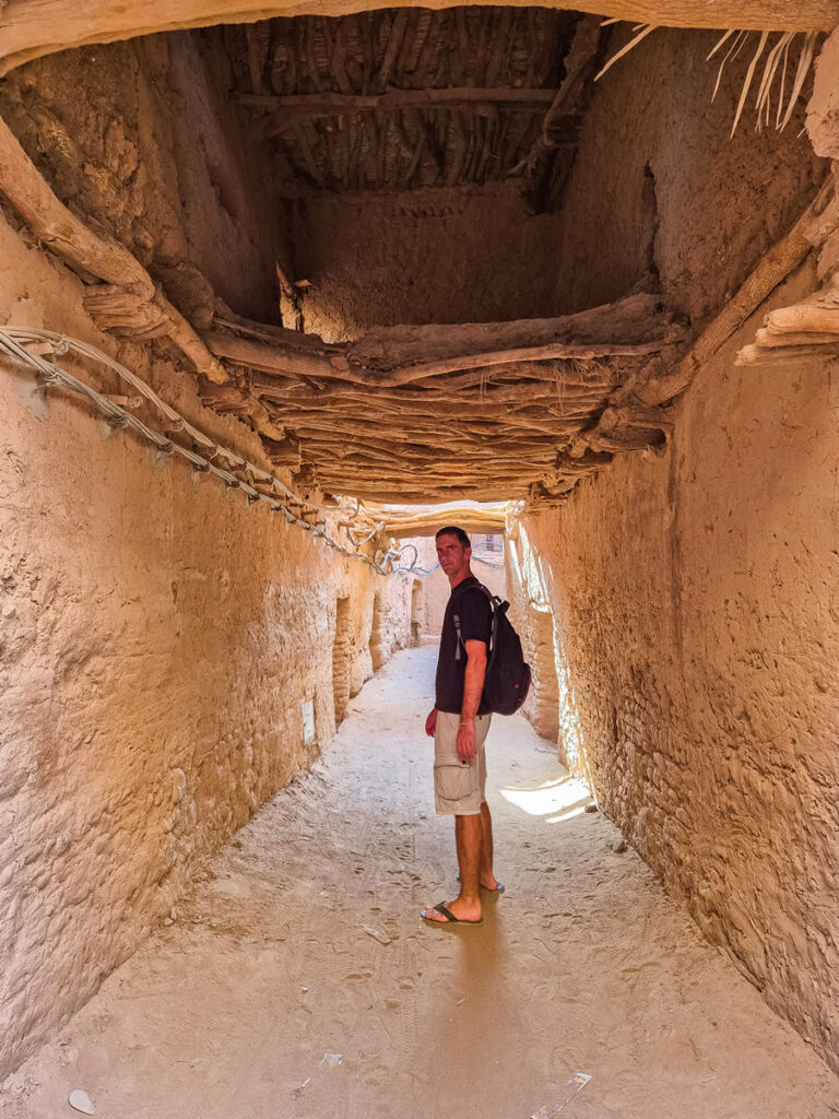 Gasse in dem Lehmdorf von Mhamid