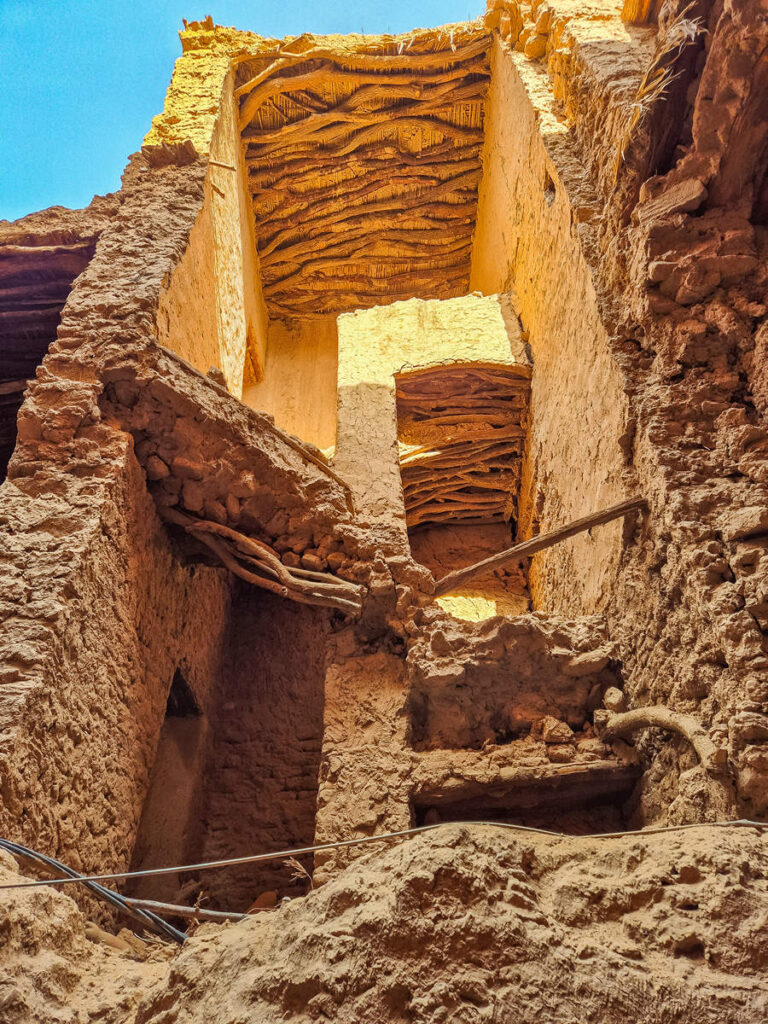 Zerbrochenes Lehmhaus im Mhamid