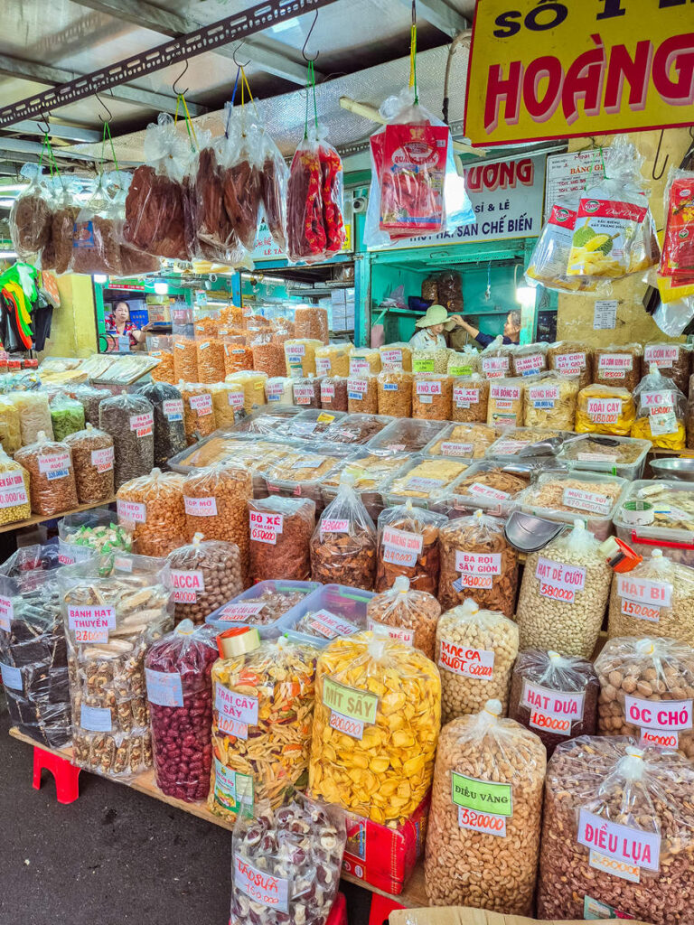 Nüsse auf dem Cho Binh Tay Market