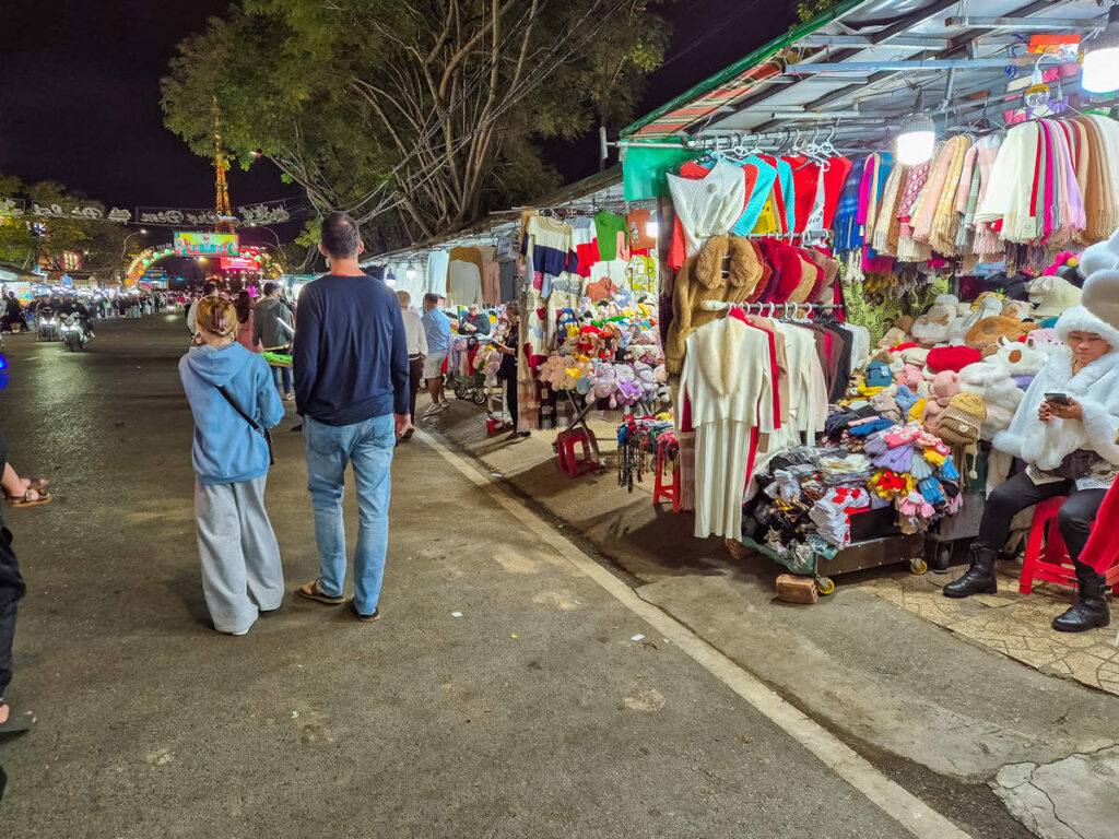 Da Lat Night Market Klamotten