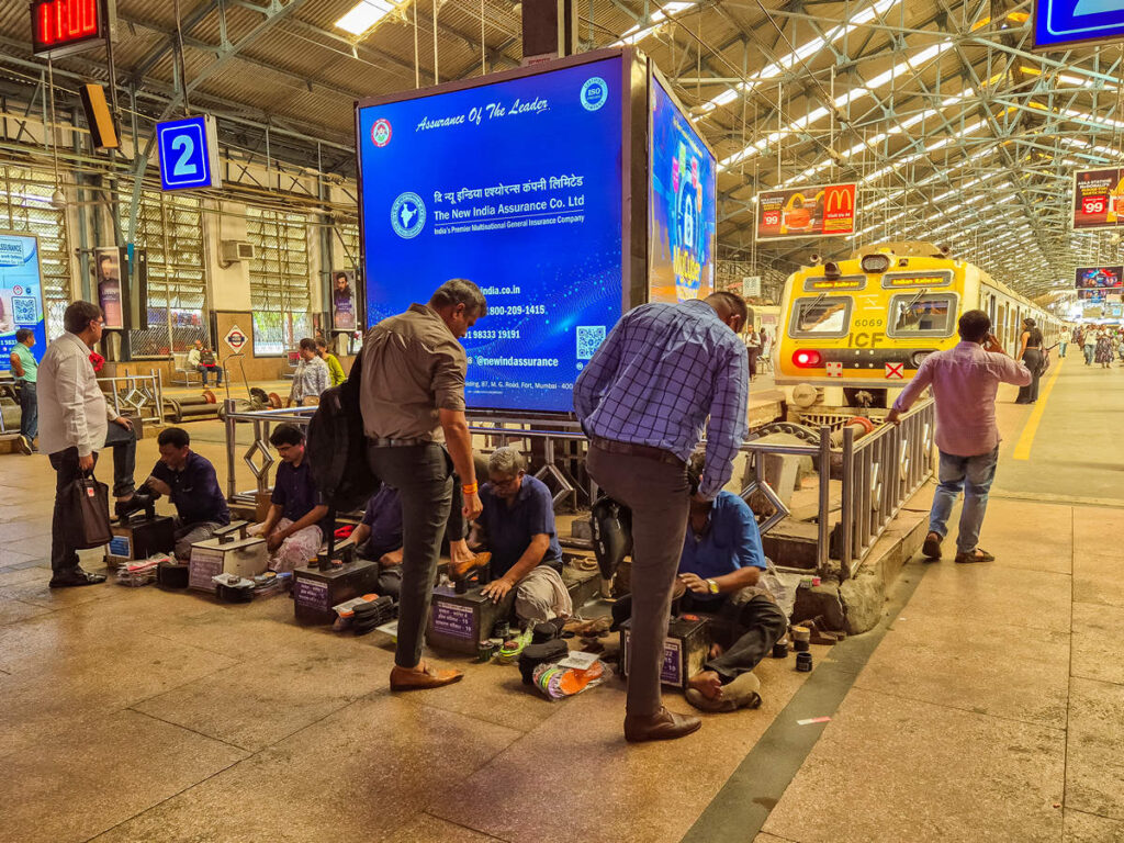 Schuhputzer Churchgate Station Mumbai