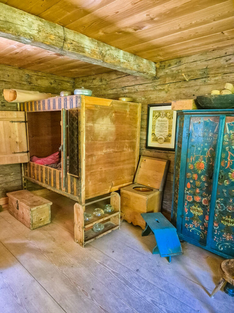 Wohnbereich eines Hauses im Markus Wasmeier Freilichtmuseum